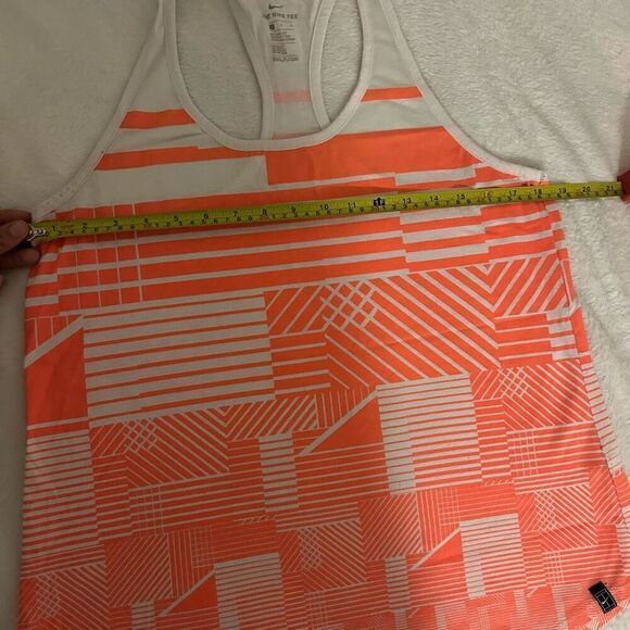 The Nike Tee Women size L Athletic cut - Picture 5 of 8